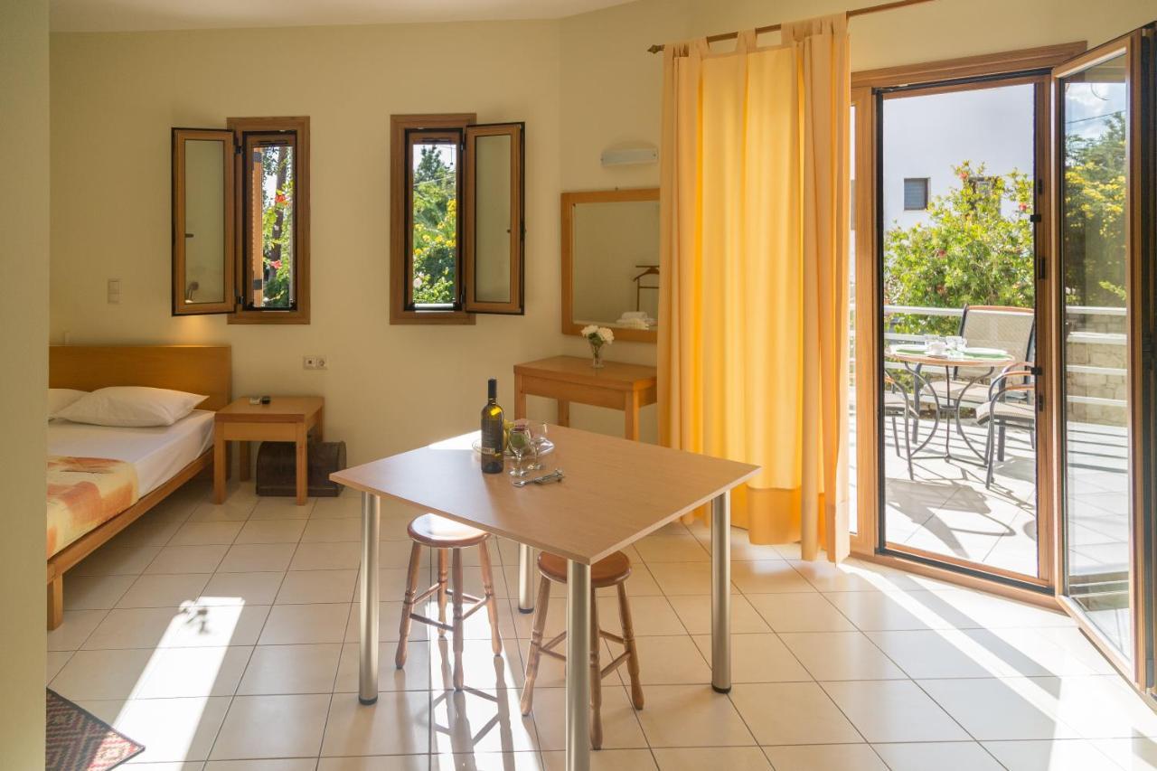 Eleni Suites Methoni Eksteriør billede