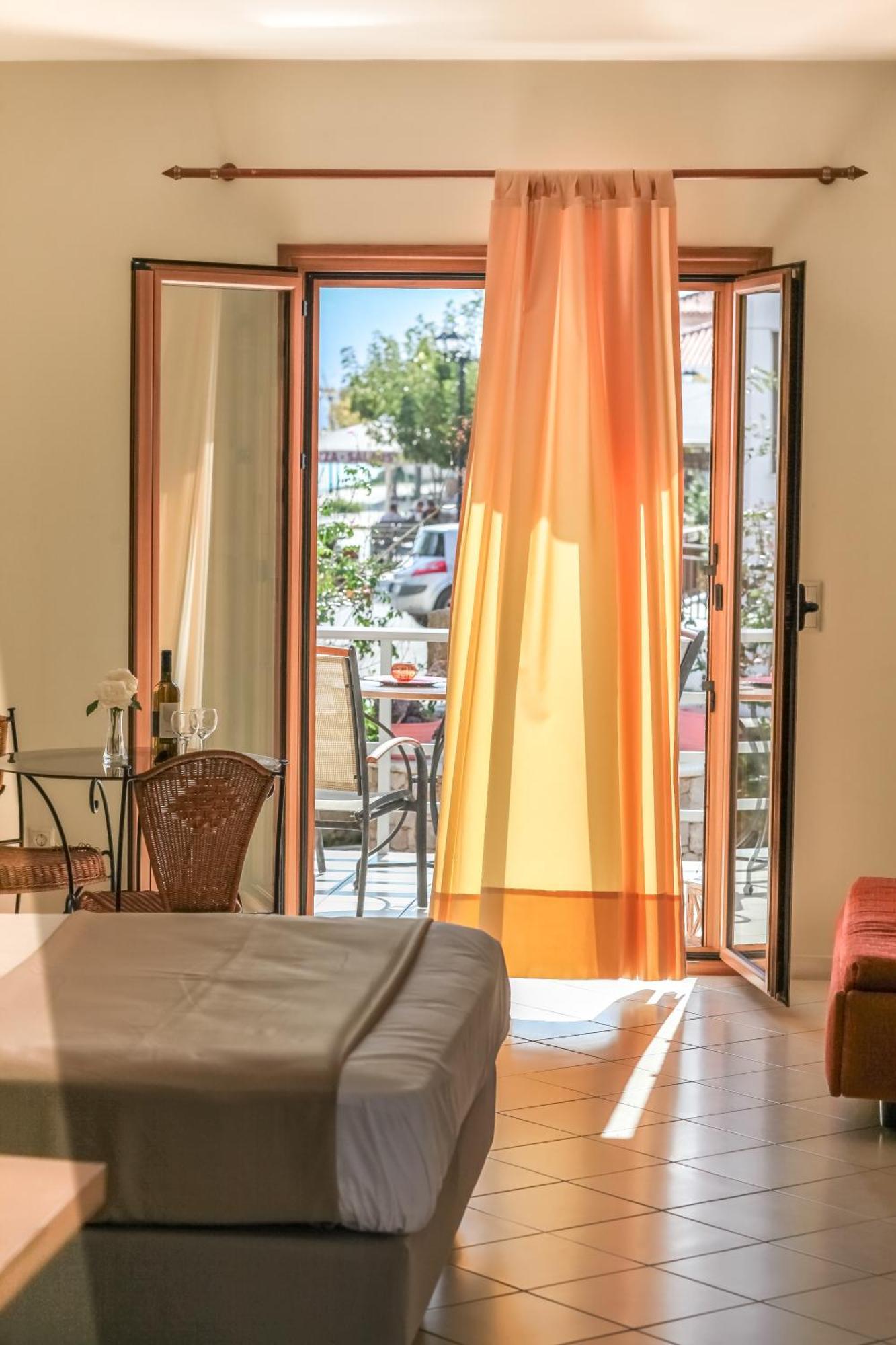 Eleni Suites Methoni Eksteriør billede